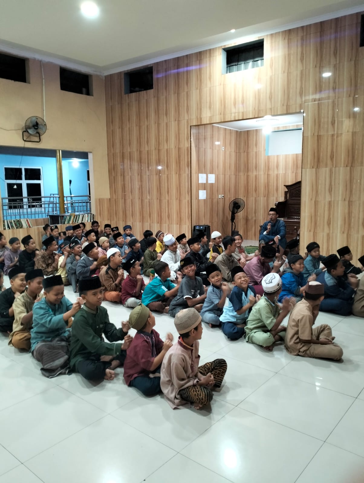 Anak-anak di perpustakaan